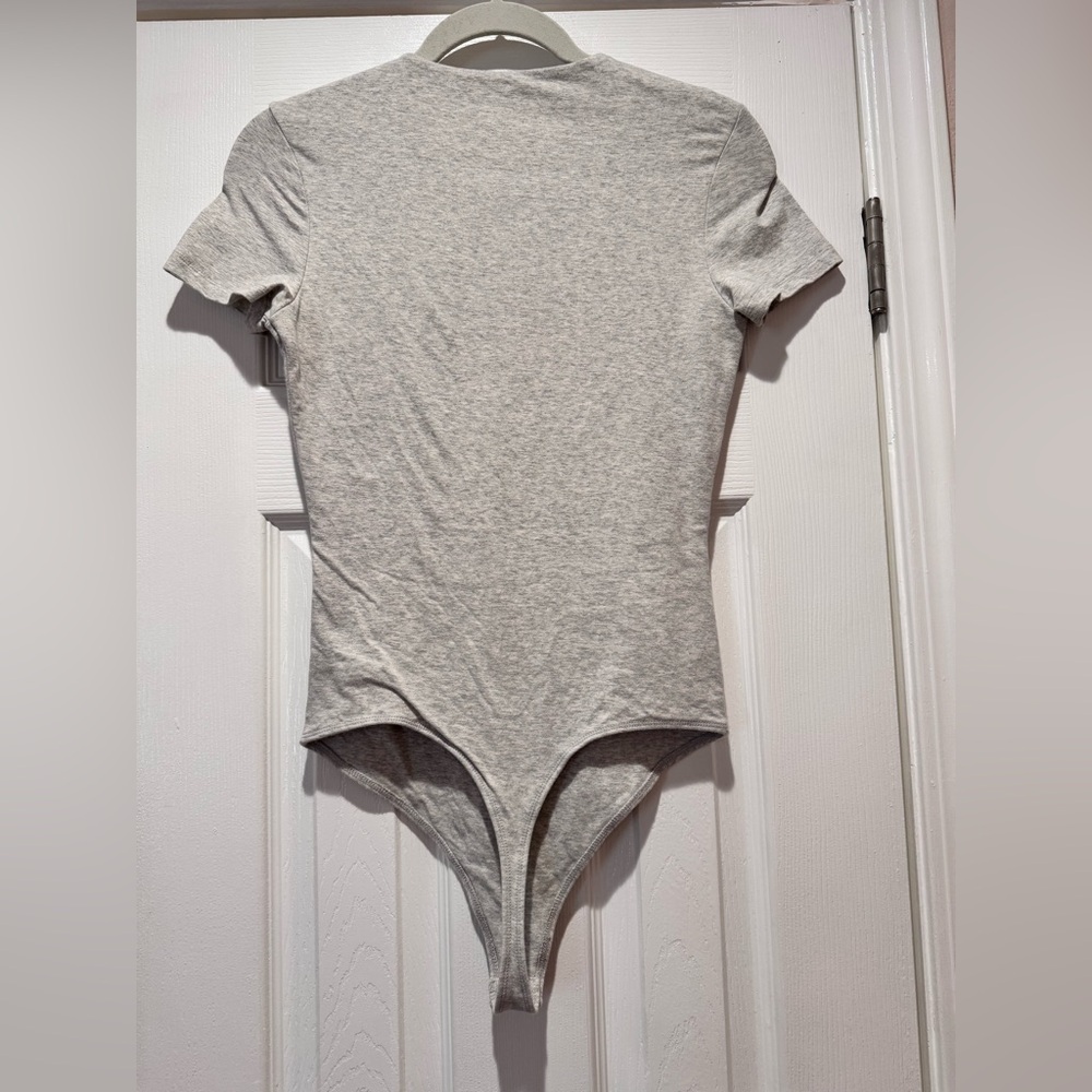 A&F Short-Sleeve Cotton-Blend Seamless Fabric Crew Bodysuit - Grey - Medium - Picture 3 of 7